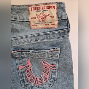 True Religion Women's Light Blue Jeans with Pink Stitching.Size 25
